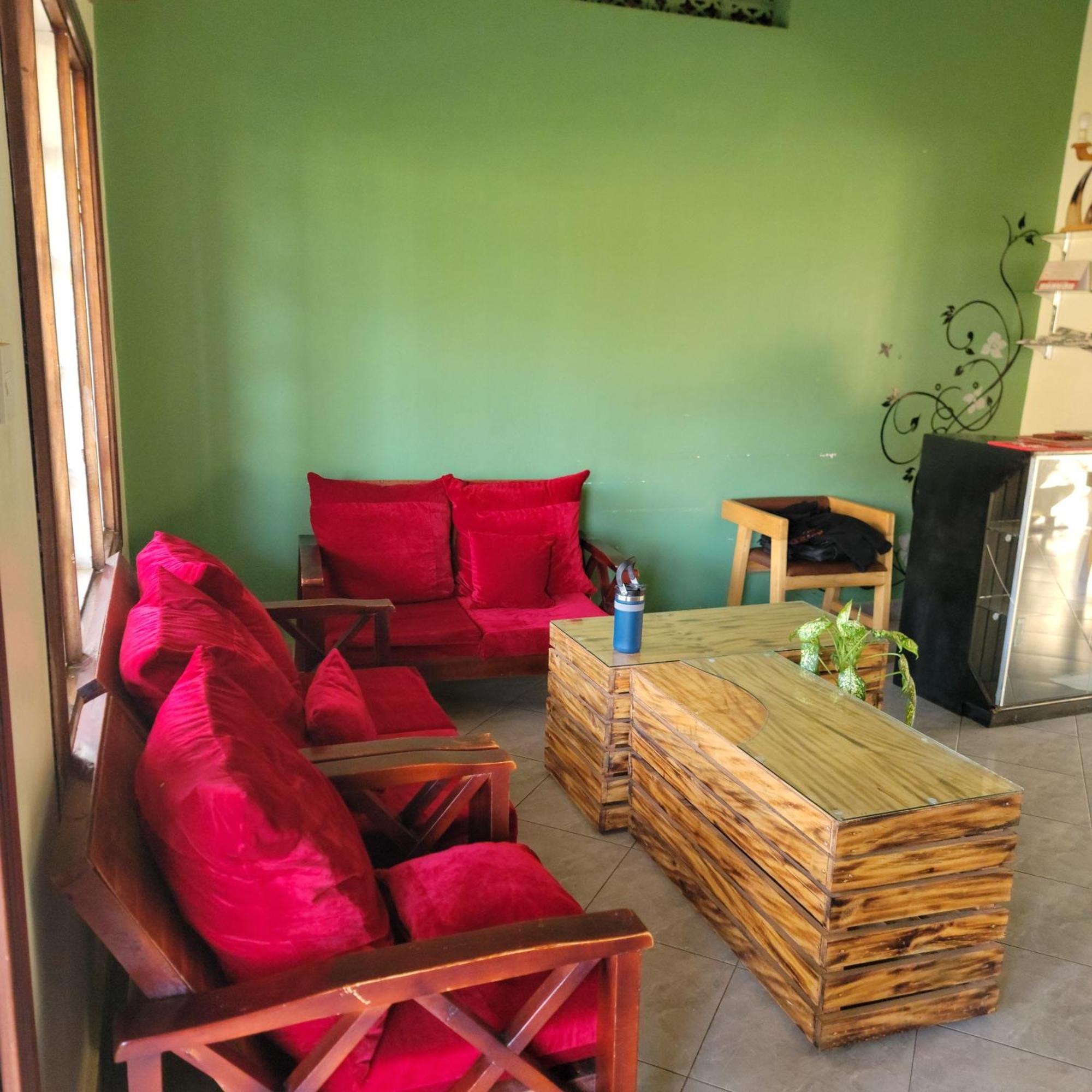 マサカ Grassroots Cafe & Deli Bed & Breakfast エクステリア 写真